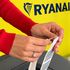 Ryanair, stretta in aeroporto: valigie da consegnare un’ora prima del volo
