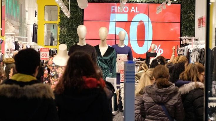 Saldi al via in tutta Italia. Via agli sconti anche online, ma attenzione alle truffe