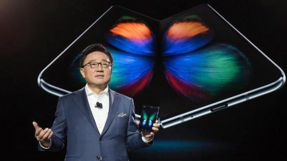 Galaxy Fold, Best Buy cancella i preordini dello smartphone pieghevole