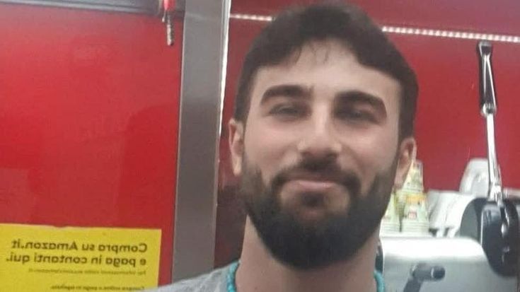 San Giorgio, prova a evitare uomo a piedi in autostrada: muore giovane in moto