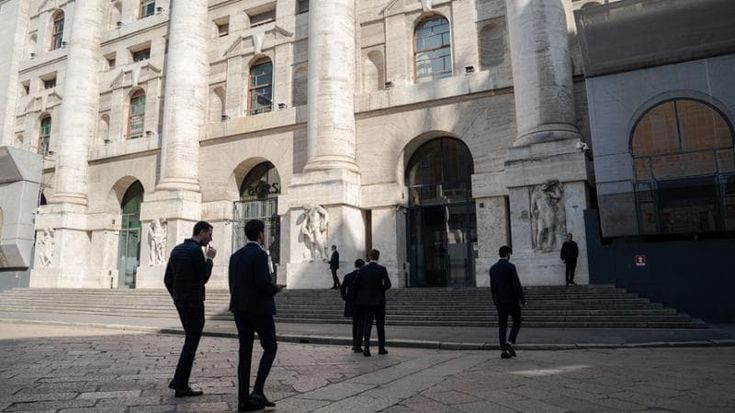 Piazza Affari ai massimi con ingressi in Borsa ai minimi
