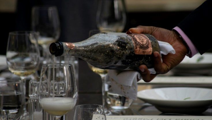 Jamin e i vini sottomarini invecchiati in cantine subacquee
