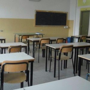 Arezzo, professoresse a luci rosse: incontravano gli alunni con sms in codice