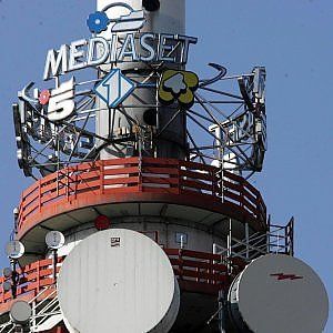 Diritti tv, Mediaset pronta a criptare i suoi canali sul satellite