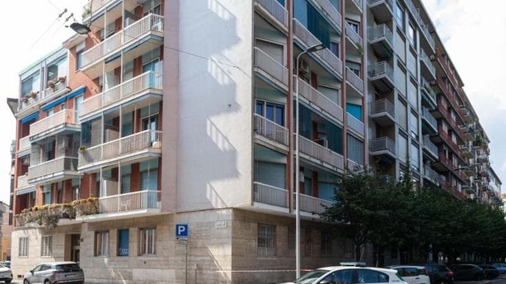 Via Ennio, incendio nella cucina di un appartamento: intossicato un neonato salvato sul balcone dai pompieri