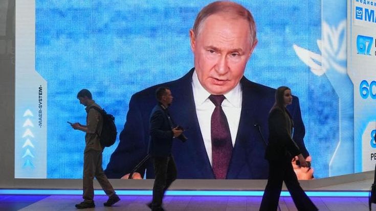 San Pietroburgo, lo sfregio al mito di Putin: colpito nel luogo più sacro del suo potere economico