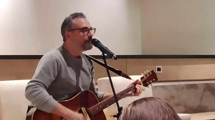 Brunori Sas: “Il mio disco una lunga seduta di psicanalisi. Lucio Corsi? Come un fratellino per me”