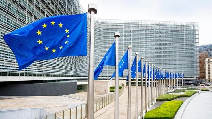 Shock energetico, l’Ue vede nero. Per l’Italia crescita quasi dimezzata e inflazione al 3,2%