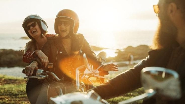 Due ruote che passione: 4 italiani su 10 sono motociclisti. E per il “fai da te” acquistano online