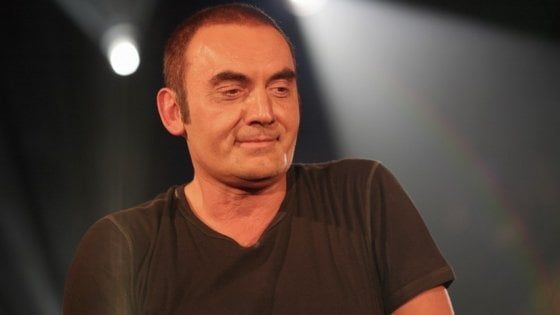 Potenza, Cattelan ride in tv della morte Mango e i fan si scatenano