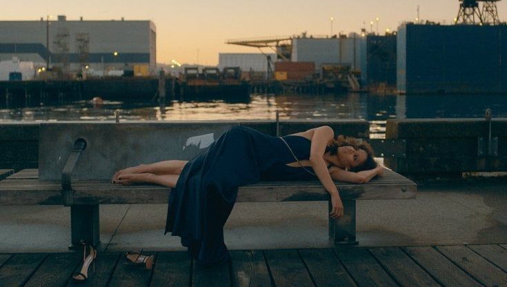 Sophie, la donna che visse una volta: l'omaggio a Hitchcock nella serie 'Surface'