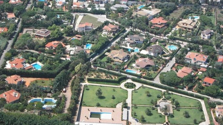 In coma la ragazza caduta dalla finestra, giallo sui soccorsi
