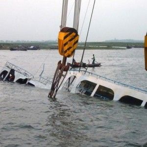 Bangladesh, affonda traghetto: 44 salvi e 200 dispersi