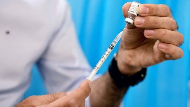 Vaccino anti-Covid, i medici di base del Lazio: "Dosi solo per i richiami"