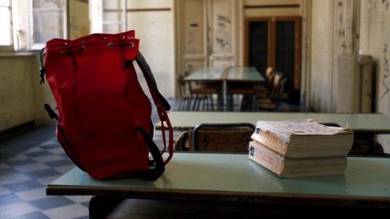 Cento falsi maestri assunti nelle scuole in tutta Italia