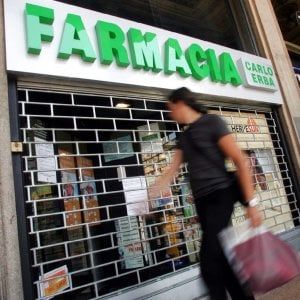 Roma, la crisi delle farmacie, tre su dieci a rischio. È record di fallimenti 