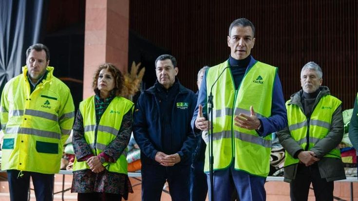 Spagna, dopo gli incidenti ai treni Sánchez finisce nel mirino: proclamati tre giorni di sciopero