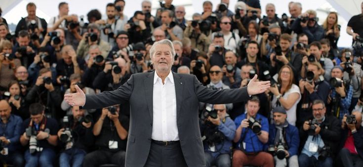 Cannes, il giorno di Alain Delon: "La Palma d'oro alla carriera non è per me ma per chi mi ha diretto"