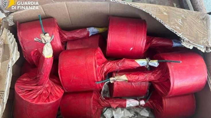 Sequestrati oltre 100 chili di botti illegali tra Pisa e Empoli. Anche bombe carta