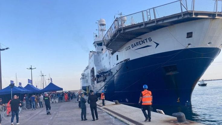 Salerno, sbarcano 84 migranti, 20 minorenni e c’è anche un bimbo