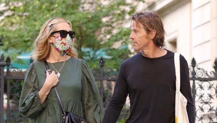 Julia Roberts con i capelli bianchi: anche la diva sceglie il grey blending