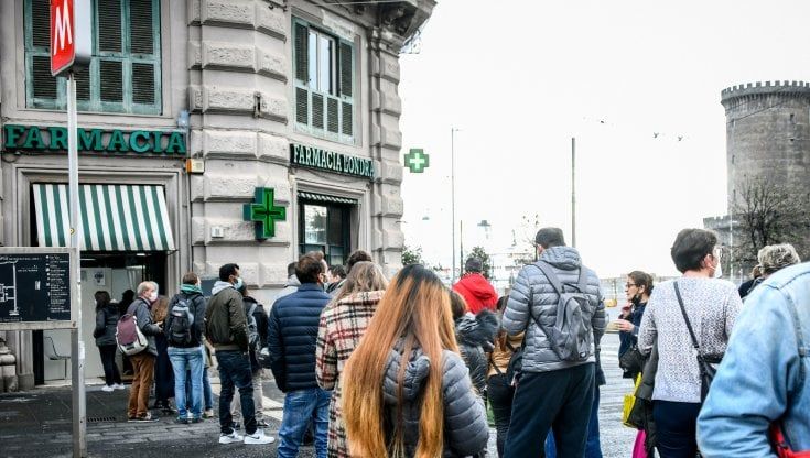 Napoli, oggi consiglio comunale: tamponi gratis ai consiglieri 