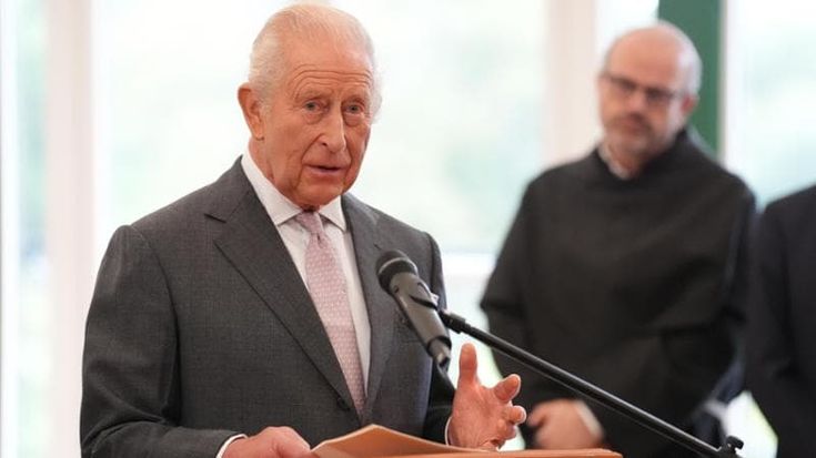 Il monito di Re Carlo ai giganti dell’IA: “Pericoli esistenziali. Resti al servizio dell’umanità”