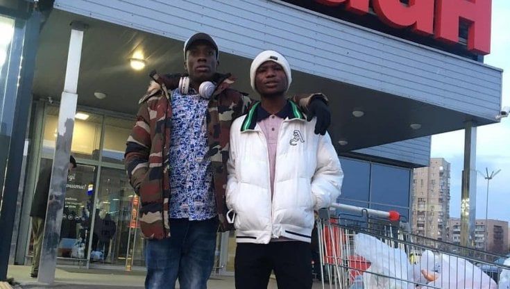 Rifiutato un alloggio ai nigeriani in fuga da Kiev: “Ucraini sì, ma neri no"