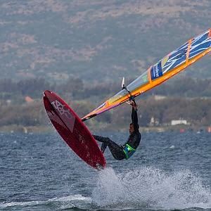 Passani, il campione di windsurf che a 19 anni sfida il mare