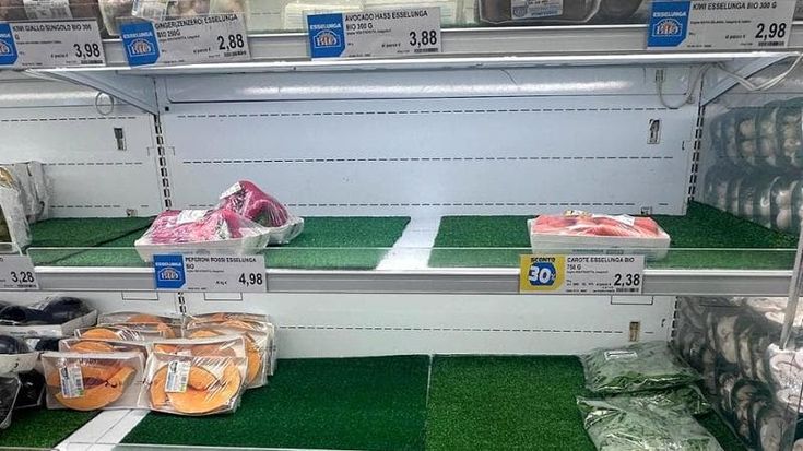 Insalata, melanzane, carote e pomodori: così il clima svuota gli scaffali dei supermercati
