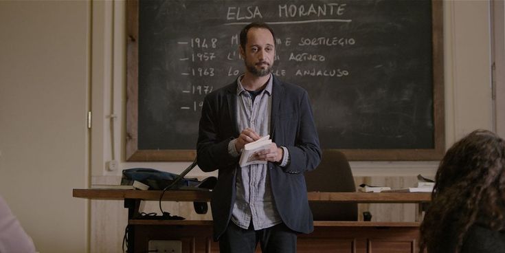 'L'ospite', notti insonni sui divani degli altri nella commedia di Duccio Chiarini 