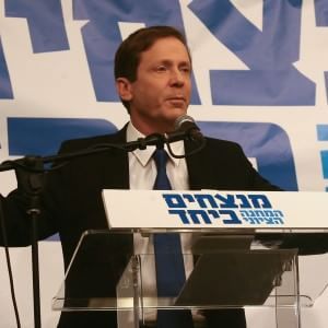 Yitzhak Herzog: "L'era di Netanyahu &egrave; arrivata alla fine. Cercher&ograve; il dialogo con i palestinesi"