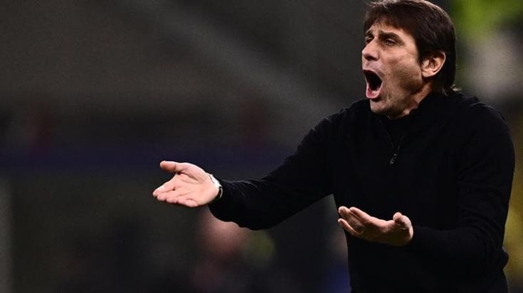Il governatore Vincenzo De Luca benedice mister Antonio Conte: “Un combattente, mi piace perché sa fare anche il catenaccio...”