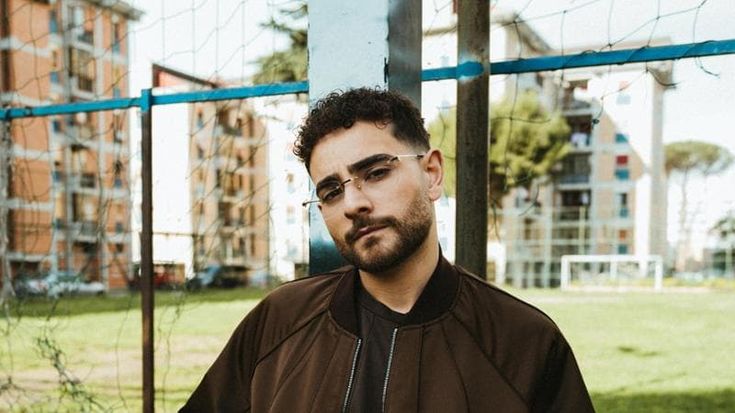 Il riscatto di Rocco Hunt: “Il Sud, mia croce e delizia”