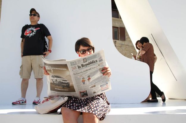 Sfogliando Repubblica sulla grande R