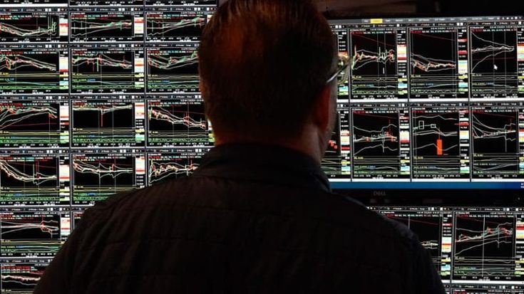 Alert Consob, più della metà dei giovani decide come investire in base ai consigli degli influencer