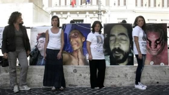 I nuovi demagoghi che cavalcano l'odio delle divise in piazza