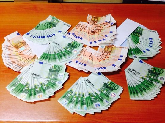 Malpensa, fermato con 16mila euro falsi in valigia