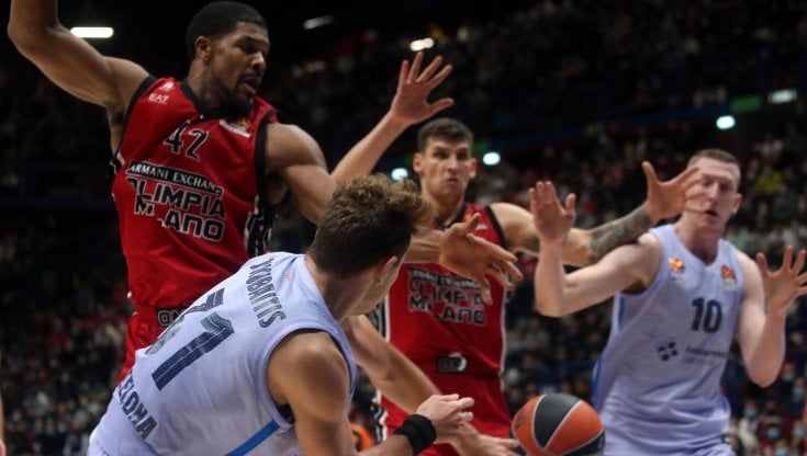 Eurolega, colpo doppio dell'Olimpia Milano: vince il big match con il Barcellona e vola in testa