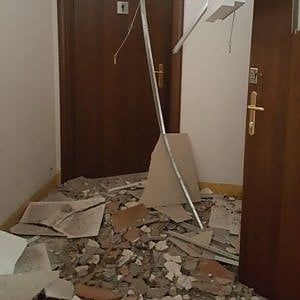 Latina, cede controsoffitto alla facoltà di Economia: colpiti due studenti