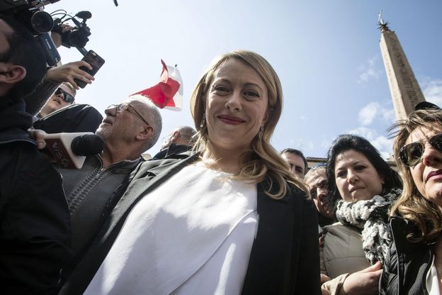Comunali Roma,  Giorgia Meloni al Pantheon: "Ho deciso di candidarmi"