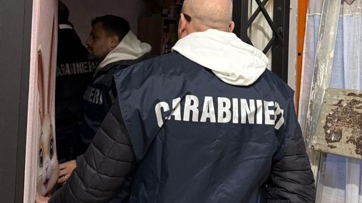 Picchiati, segregati e costretti alla fuga dal balcone: tre arresti
