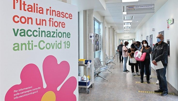 Vaccini Covid, a cosa serve la terza dose?
