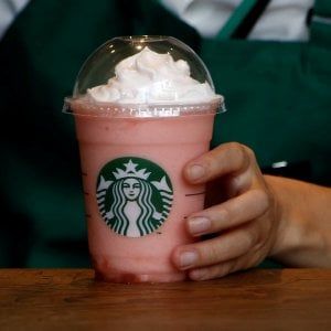 Starbucks-Uber: alleanza per consegnare il caffè a domicilio