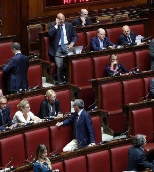 Decreto competitivit&agrave;, emendamenti governo. Torna il tetto per stipendi dei manager Pa