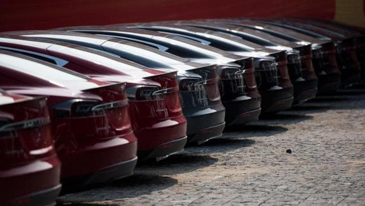 Tesla non produrrà più Model S e Model X: al posto delle auto elettriche il robot Optimus