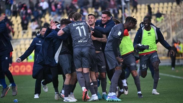 Orgoglio Bari, pareggio nel recupero a Catanzaro: 3-3