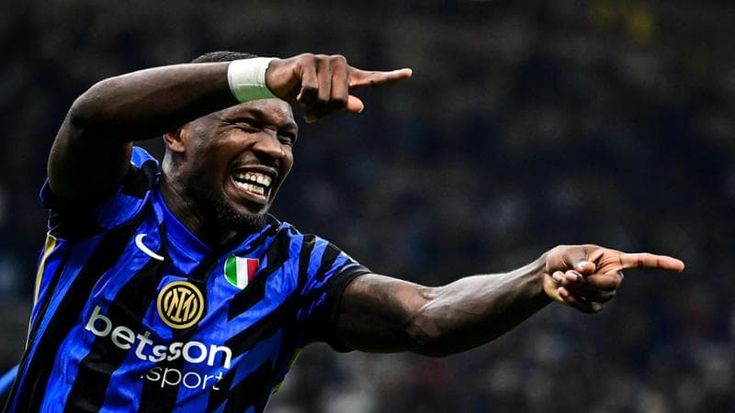 Thuram trascina l’Inter aspettando i gol di Lautaro e scherza: “Imparo guardando i video di Barella”