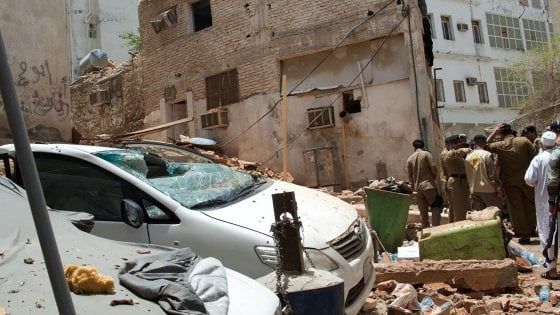La Mecca, sventato attacco alla Grande Moschea: attentatore si fa esplodere, 11 feriti
