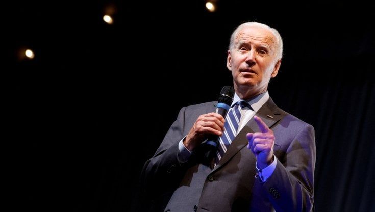 Usa, Biden lancia un piano da 13,5 miliardi contro il caro-bollette. Ma è polemica: "Mossa elettorale"